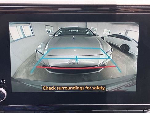 Used 2023 Toyota Highlander XLE FWD image 12