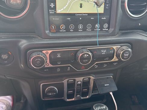 Used 2020 Jeep Wrangler Unlimited Sahara AWD/4WD image 3