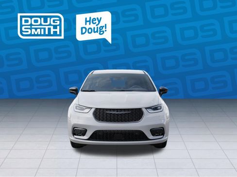 New 2026 Chrysler Pacifica Select FWD image 6