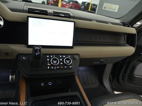 Used 2023 Land Rover Defender 130 X image 32