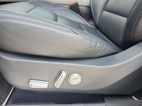 Used 2025 Lincoln Nautilus Premier AWD/4WD image 15