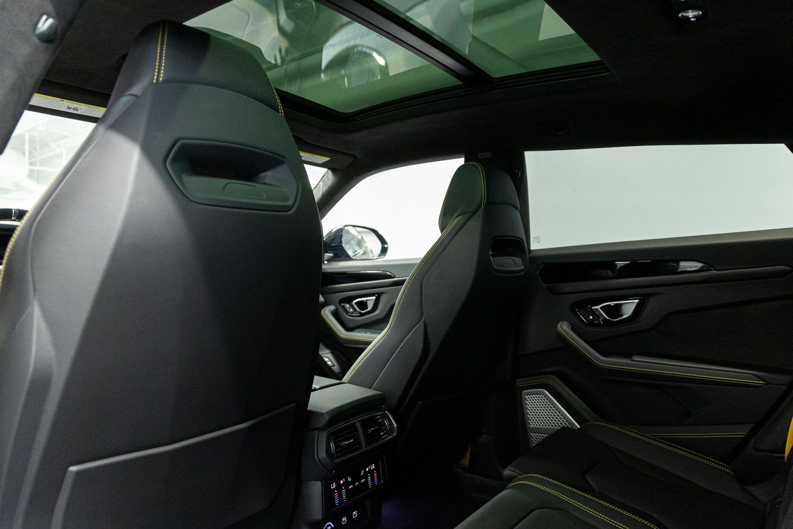 Used 2024 Lamborghini Urus S AWD/4WD image 48