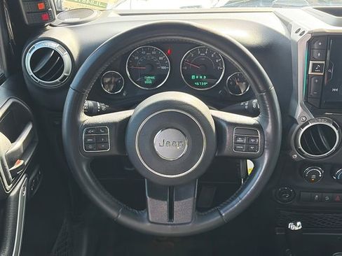 Used 2018 Jeep Wrangler Unlimited Rubicon w/ Connectivity Group AWD/4WD image 16