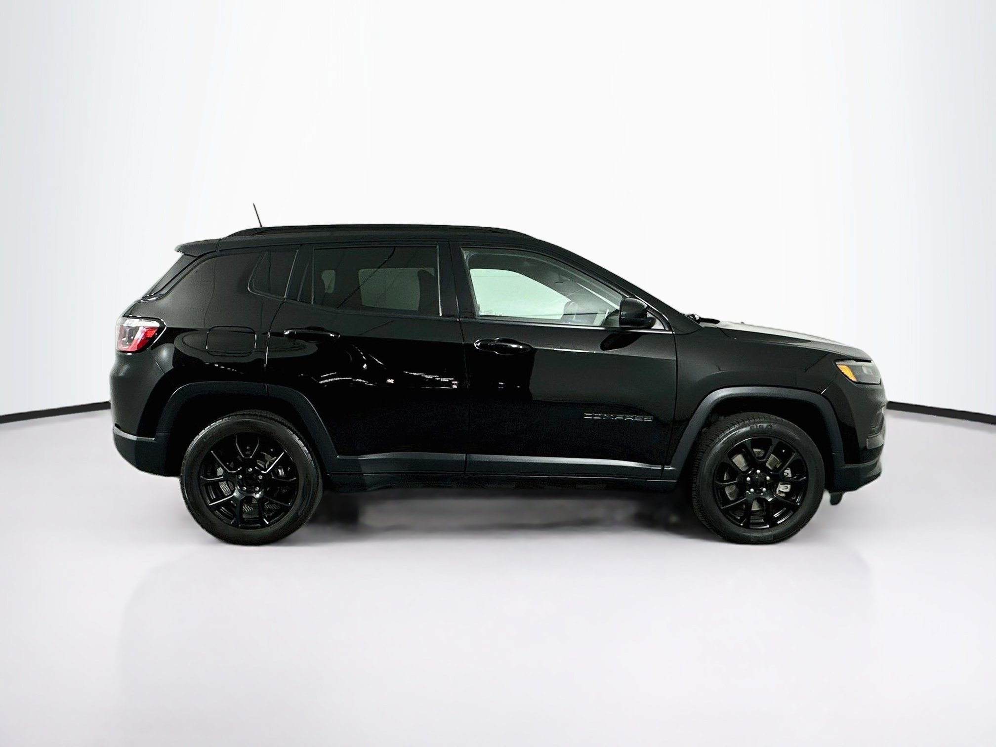 Used 2023 Jeep Compass Latitude w/ Sun and Sound Group AWD/4WD image 10