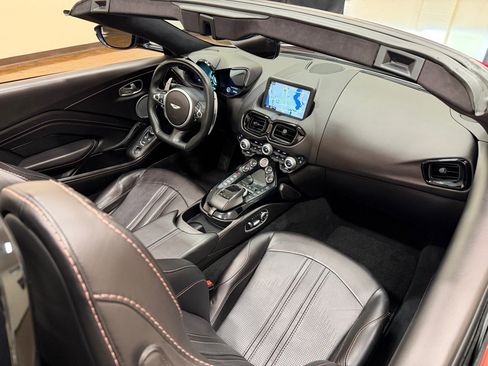 Used 2021 Aston Martin V8 Vantage Roadster image 34