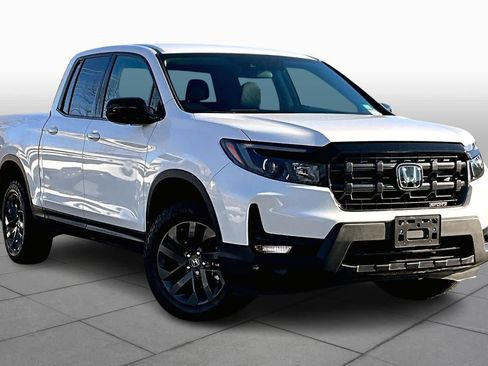 Used 2025 Honda Ridgeline Sport image 2