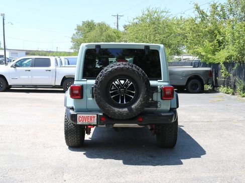 Used 2024 Jeep Wrangler Unlimited Rubicon AWD/4WD image 4