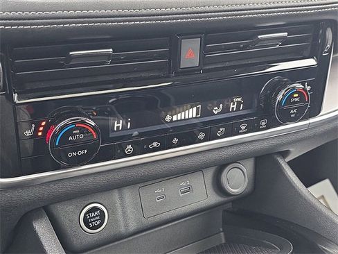 Certified 2022 Nissan Rogue SV w/ SV Premium Package image 19