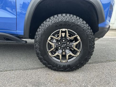 Used 2025 Chevrolet Colorado ZR2 w/ Technology Package AWD/4WD image 20