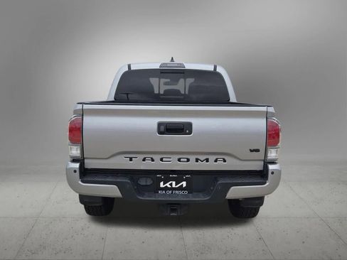 Used 2020 Toyota Tacoma TRD Sport w/ Technology Package AWD/4WD image 5