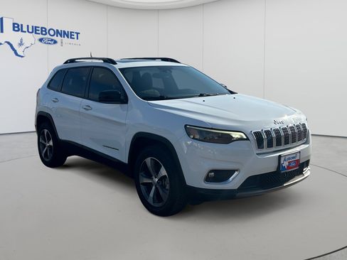 Used 2022 Jeep Cherokee Limited AWD/4WD image 3