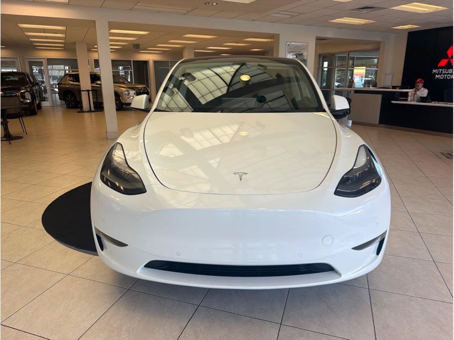 Used 2022 Tesla Model Y Long Range AWD/4WD image 2