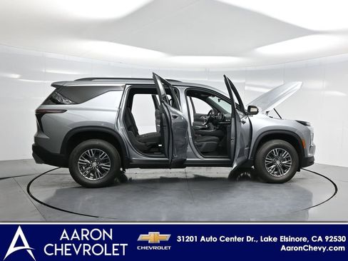 New 2026 Chevrolet Traverse LT image 3