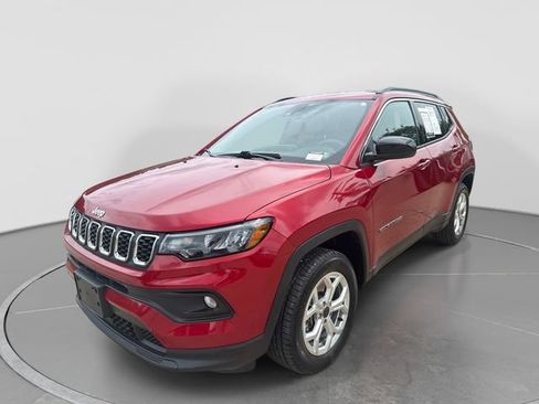 Used 2025 Jeep Compass Latitude w/ Convenience Group AWD/4WD image 4