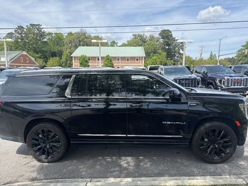 Used 2023 GMC Yukon XL Denali Ultimate image 4