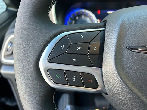 New 2025 Chrysler Voyager LX image 17