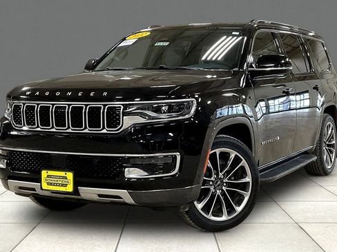 Used 2022 Jeep Wagoneer Series II w/ Premium Group I AWD/4WD image 2