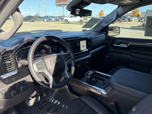 Used 2024 Chevrolet Silverado 1500 LT Trail Boss w/ Convenience Package II image 11