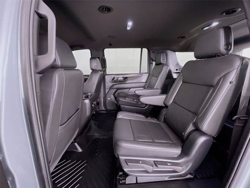 Used 2025 Chevrolet Suburban LT w/ Comfort Package image 29