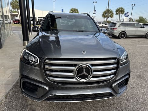 Used 2024 Mercedes-Benz GLS 450 4MATIC image 6