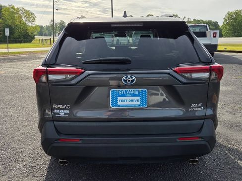 Used 2021 Toyota RAV4 XLE w/ Convenience Package AWD/4WD image 9