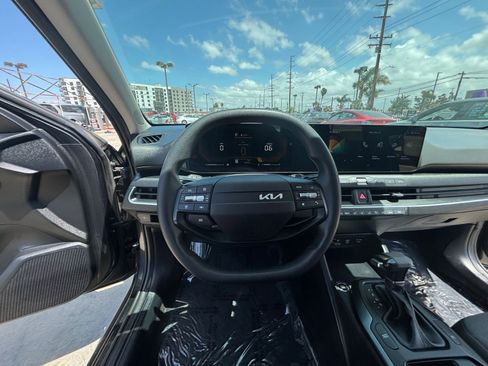 Used 2025 Kia K4 FWD image 30