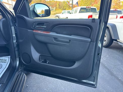 Used 2011 Chevrolet Avalanche LTZ image 27