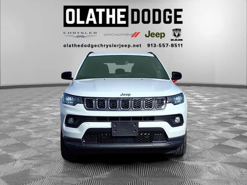 Used 2024 Jeep Compass Latitude image 30