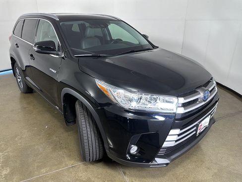 Used 2019 Toyota Highlander XLE AWD/4WD image 7