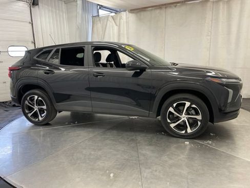 Used 2024 Chevrolet Trax RS FWD image 8