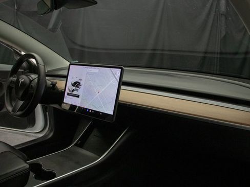 Used 2019 Tesla Model 3 Standard Range Plus image 15