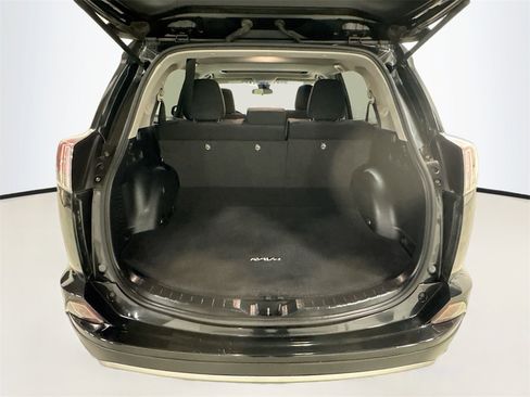 Used 2017 Toyota RAV4 XLE image 29