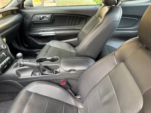 Used 2017 Ford Mustang GT Premium w/ GT Performance Package RWD image 5