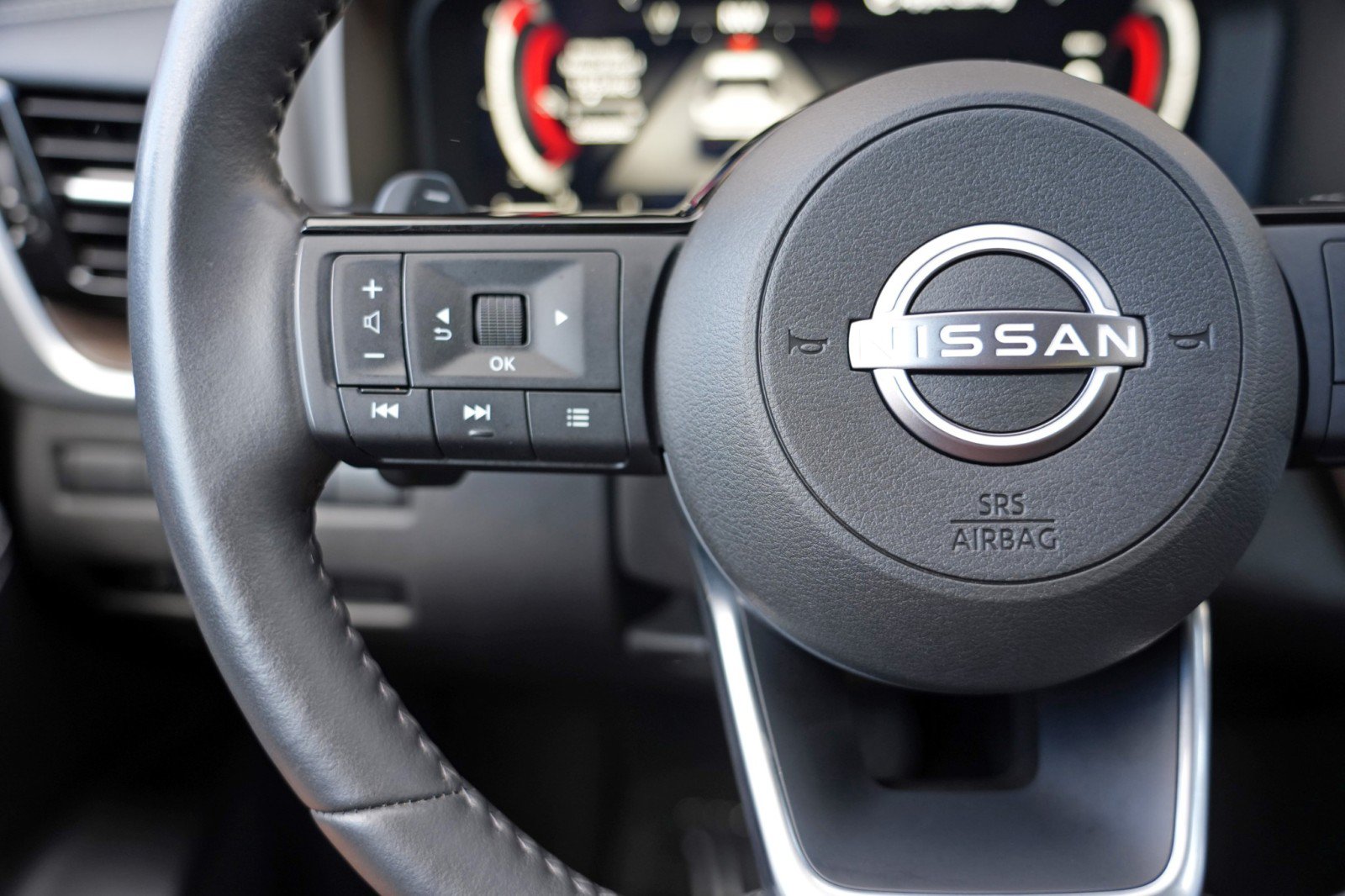 Used 2024 Nissan Rogue Platinum w/ Platinum Premium Package FWD image 21