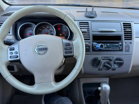 Used 2007 Nissan Versa Hatchback w/ Convenience Pkg FWD image 16