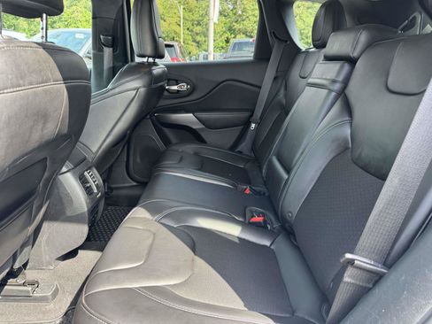 Used 2019 Jeep Cherokee Latitude Plus w/ Cold Weather Group AWD/4WD image 14