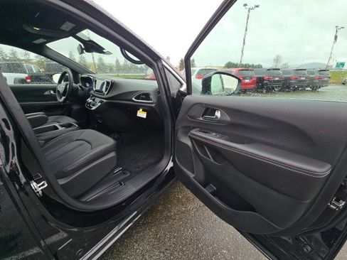 New 2026 Chrysler Voyager LX FWD image 11