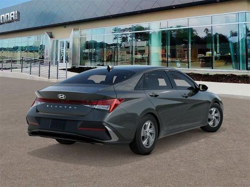 New 2026 Hyundai Elantra SE image 4