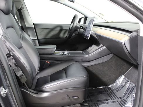 Used 2021 Tesla Model Y Long Range image 12