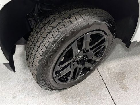 Used 2024 Chevrolet Colorado Z71 w/ Z71 Convenience Package 2 image 9