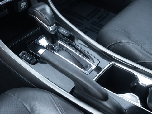 Used 2017 Honda Accord EX-L image 17