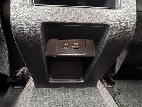 Used 2023 Mitsubishi Outlander SE image 16