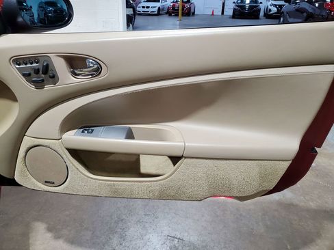 Used 2007 Jaguar XK Convertible image 16