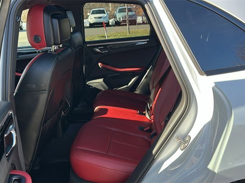 Used 2024 Porsche Macan Turbo image 23