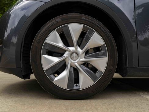 Used 2023 Tesla Model Y AWD image 14