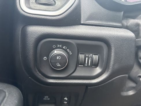 Used 2019 RAM 1500 Big Horn image 25