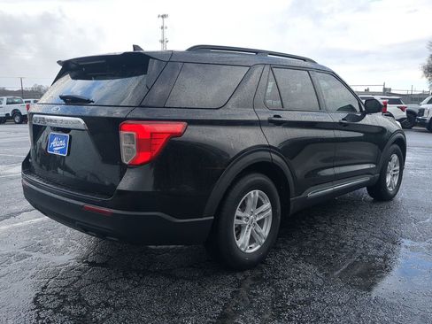 Certified 2022 Ford Explorer XLT image 3