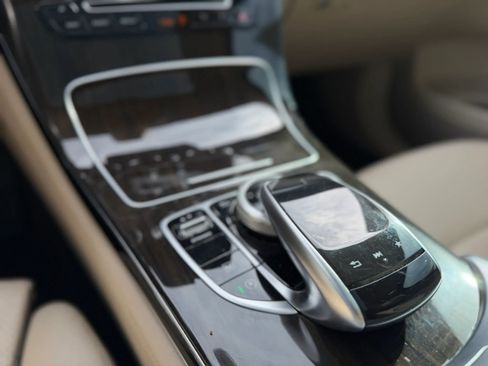 Used 2018 Mercedes-Benz GLC 300 4MATIC image 15