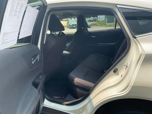 Used 2021 Toyota Venza LE w/ Carpet Mat Package (TMS) AWD/4WD image 8