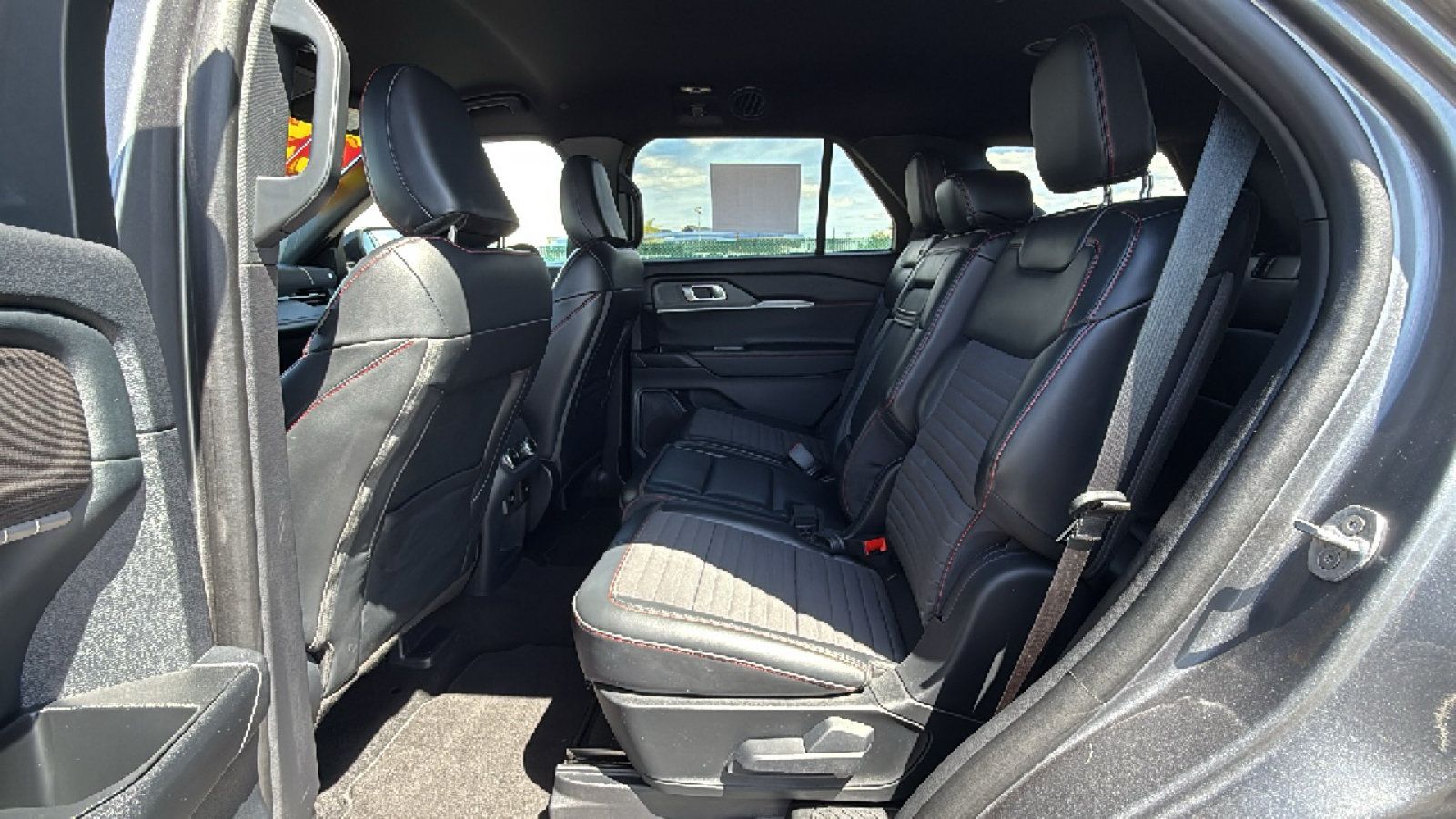 Used 2025 Ford Explorer ST-Line w/ ST-Line Street Pack AWD/4WD image 13